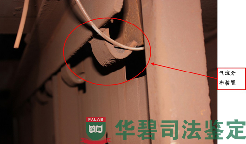 烧结机存在脱开、未固定于卡槽的现象